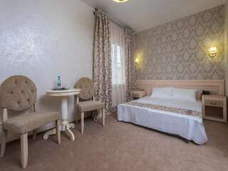 Гостиница Альвита Краснодар  Двухместный номер Делюкс с 1 кроватью и балконом-1